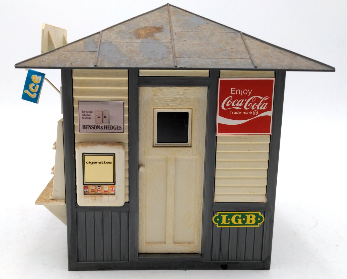 Pola 995 G Scale Newspaper Kiosk - Assembled VG