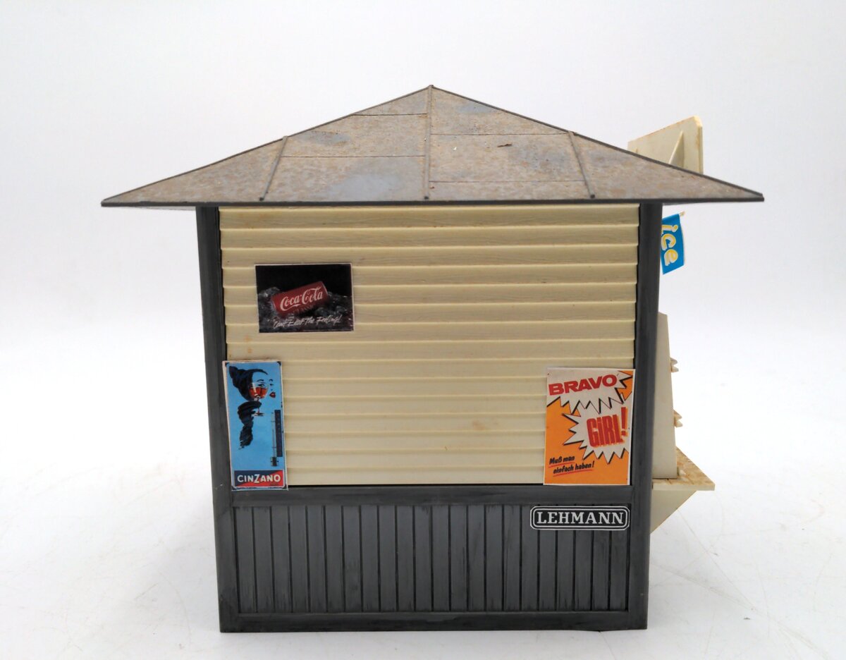 Pola 995 G Scale Newspaper Kiosk - Assembled VG