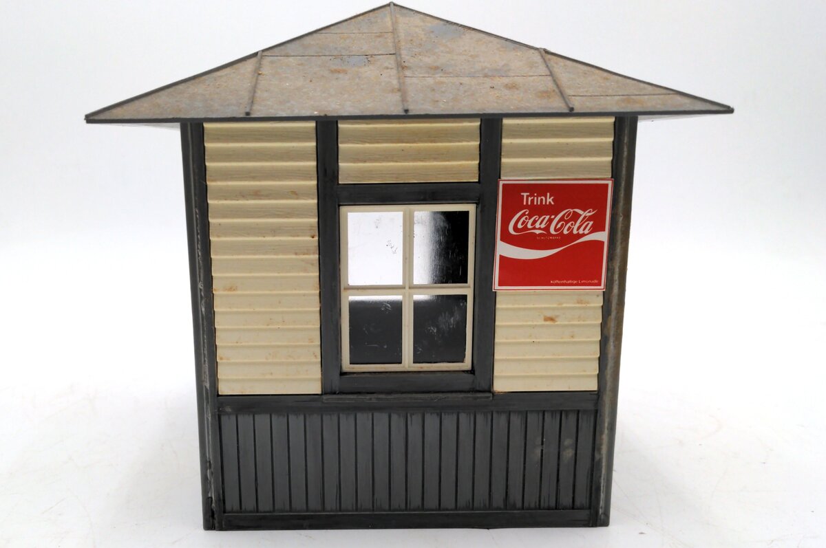 Pola 995 G Scale Newspaper Kiosk - Assembled VG