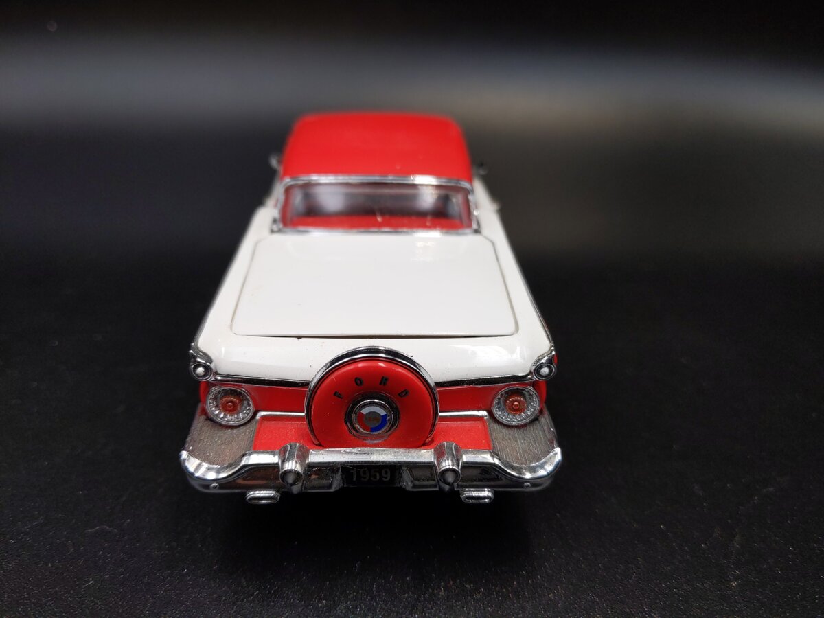Franklin Mint B11UK10 1:43 Scale 1959 Ford Skyliner Convertible EX/Box