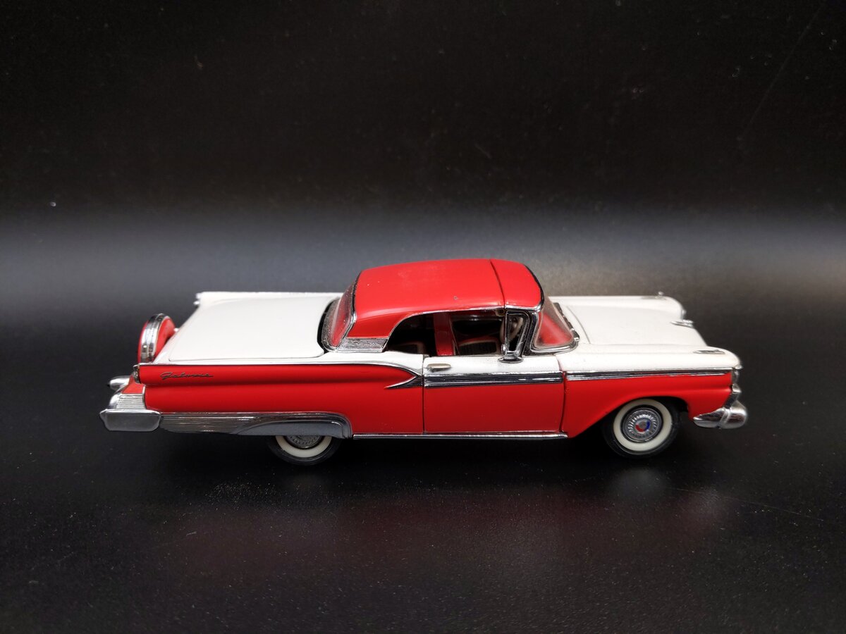 Franklin Mint B11UK10 1:43 Scale 1959 Ford Skyliner Convertible EX/Box