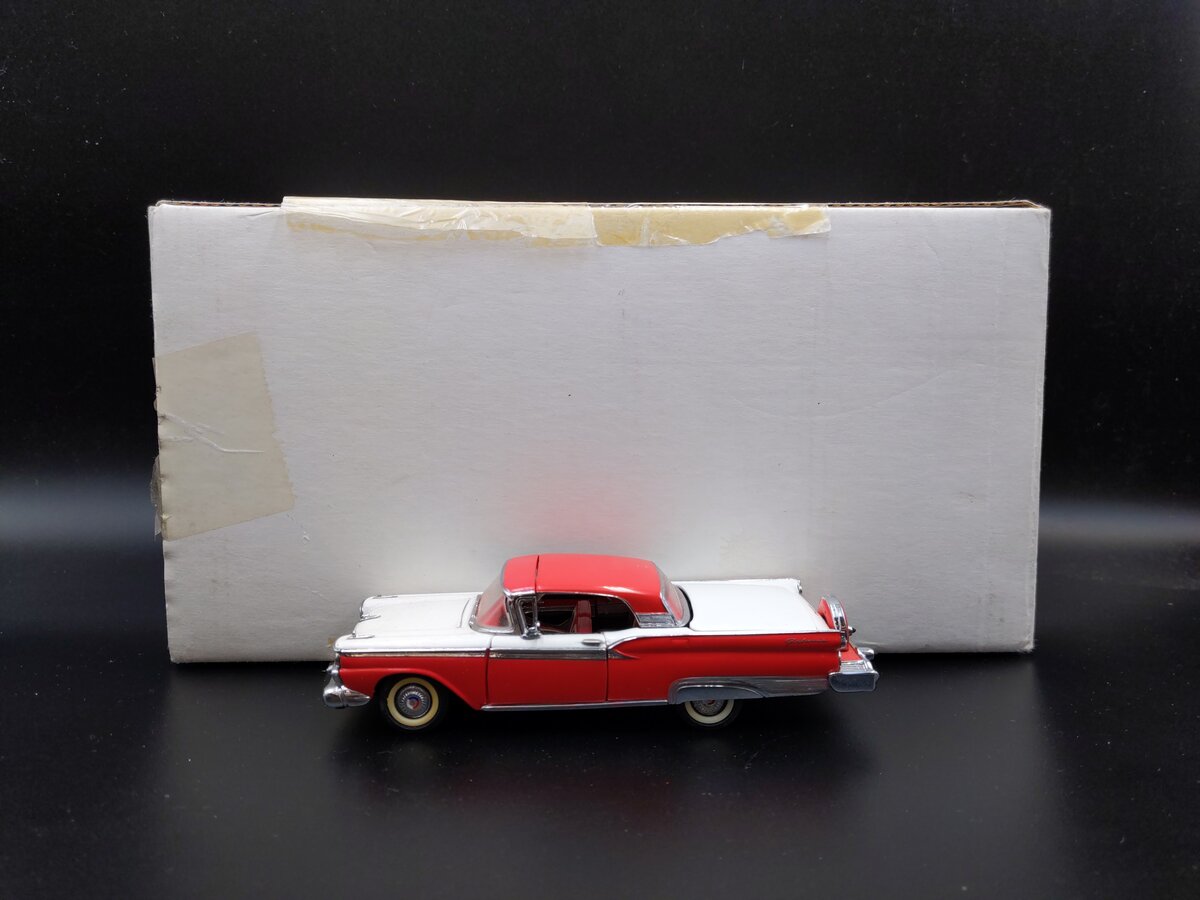 Franklin Mint B11UK10 1:43 Scale 1959 Ford Skyliner Convertible EX/Box