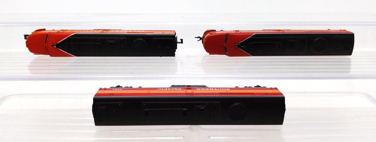 Con-Cor N Scale Southern Pacific A/B Unit Diesel & Dummy Locomotives [3] LN