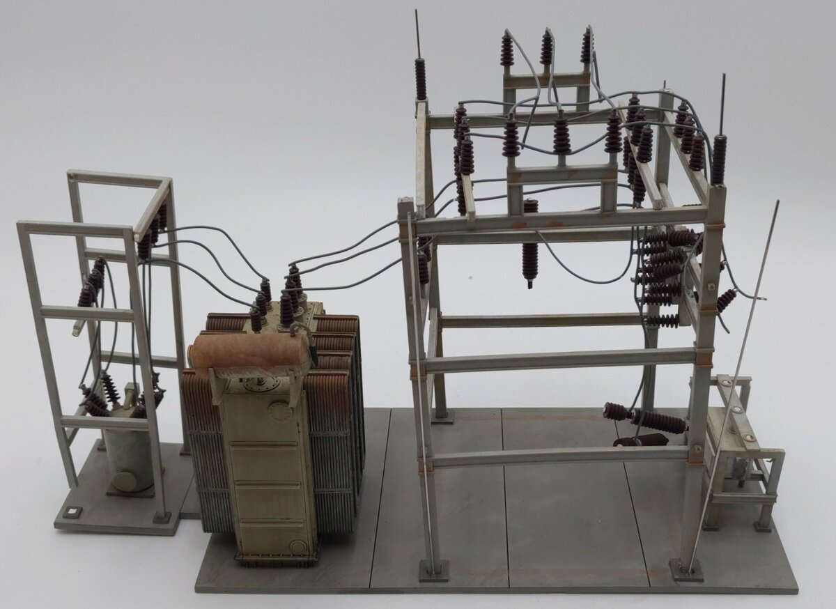 Woodland Scenics US2283 O Gauge Assembled Substation Building VG