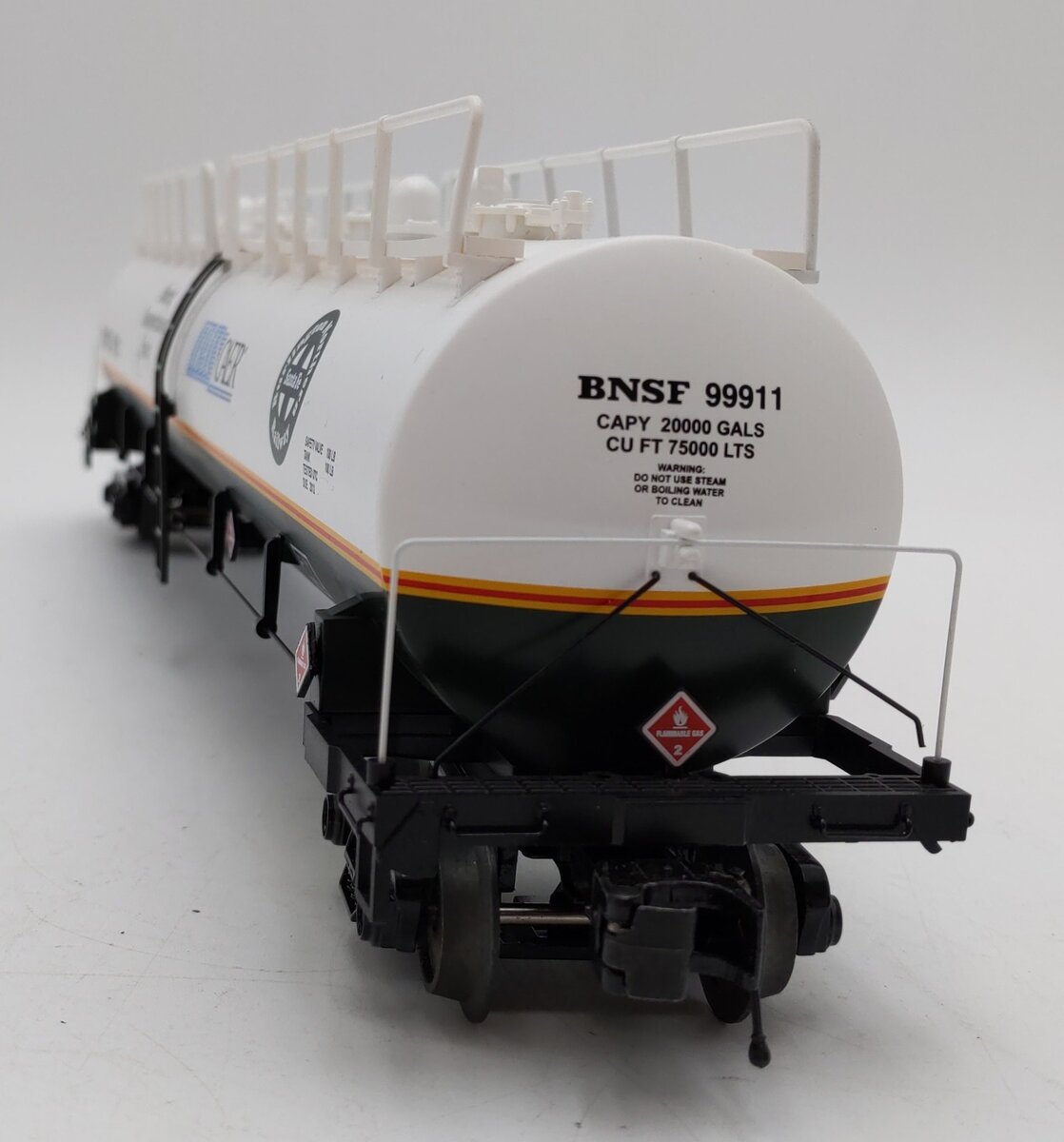 MTH 20-96729 O BNSF 20K Gallon 4-Compartment Tank Car #99911 VG