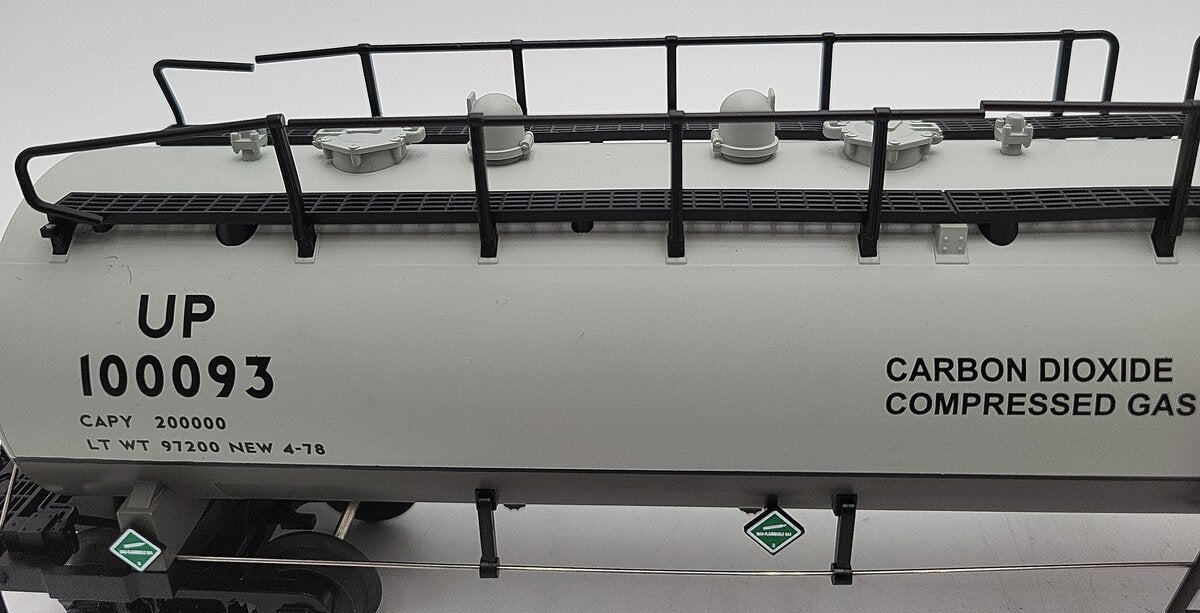 MTH 20-90022A O Gauge Union Pacific 20,000 Gallon 4-Compartment Tank #100093 EX
