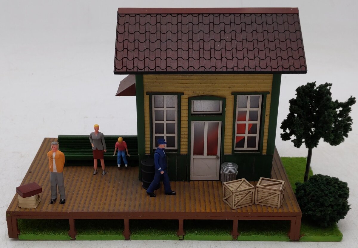 Menards 279-5551 O Scale Melrose Park Train Station EX