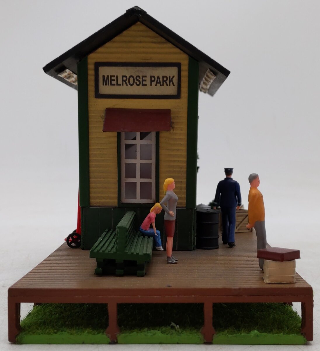 Menards 279-5551 O Scale Melrose Park Train Station EX
