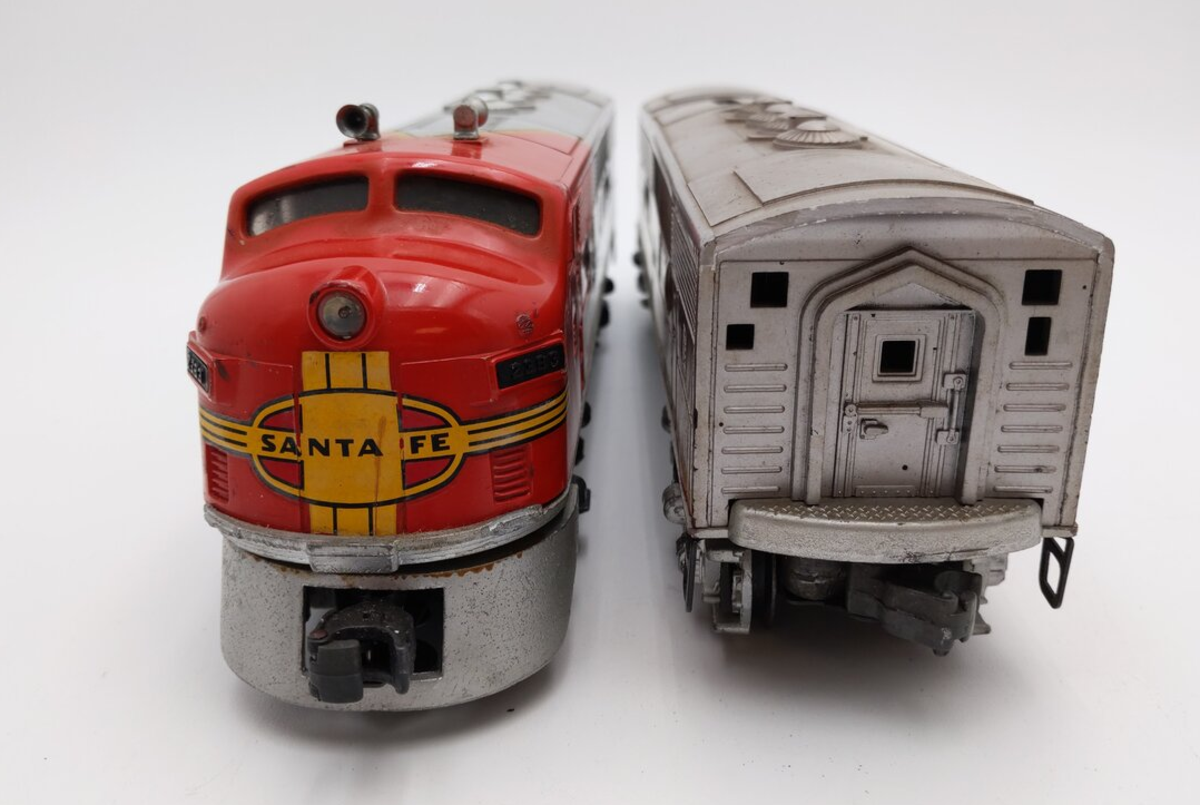 Lionel 2383 Vintage O Gauge Santa Fe F-3 AB Diesel Locomotives VG