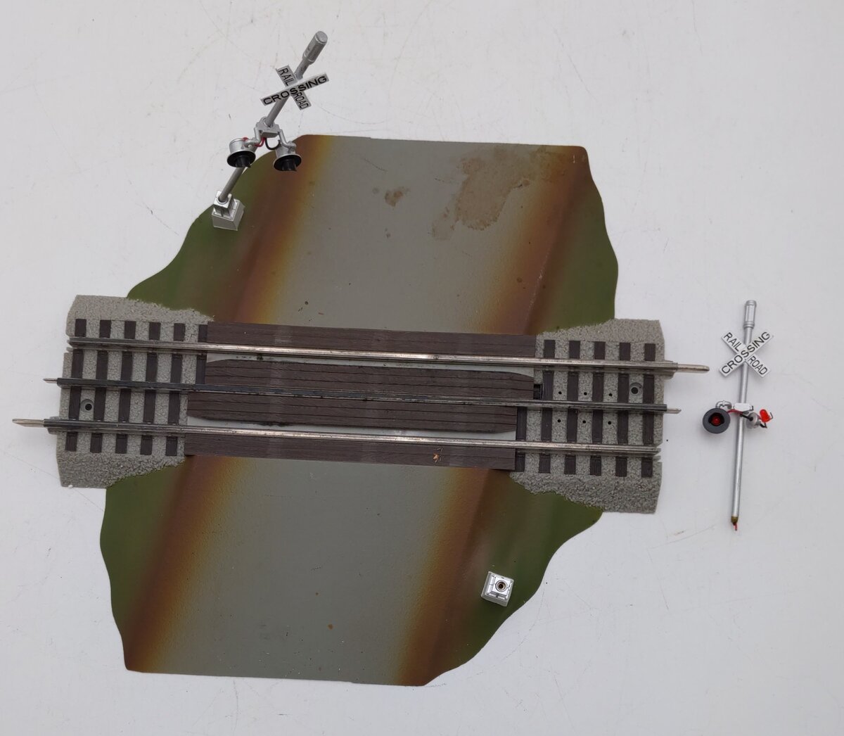 Lionel 6-12052 O Gauge FasTrack Grade Crossing With Flashers VG/Box