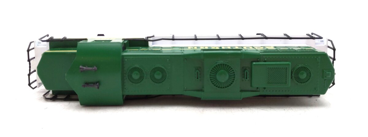 Model Power 96751 HO Southern Dual Drive Lighted GP-9 Diesel Locomotive #2180 NIB