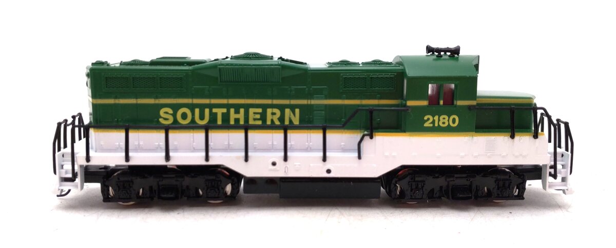 Model Power 96751 HO Southern Dual Drive Lighted GP-9 Diesel Locomotive #2180 NIB