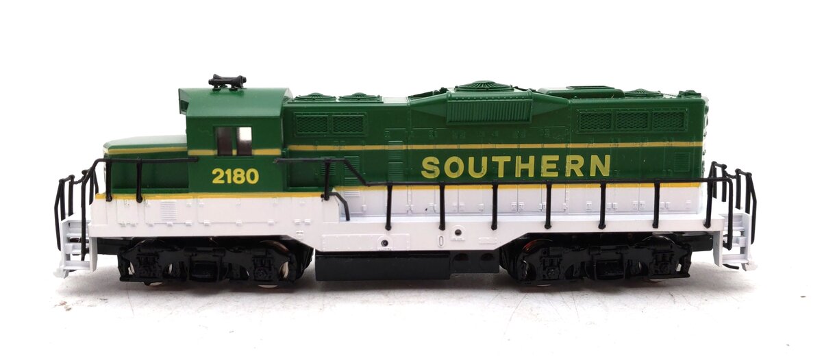 Model Power 96751 HO Southern Dual Drive Lighted GP-9 Diesel Locomotive #2180 NIB
