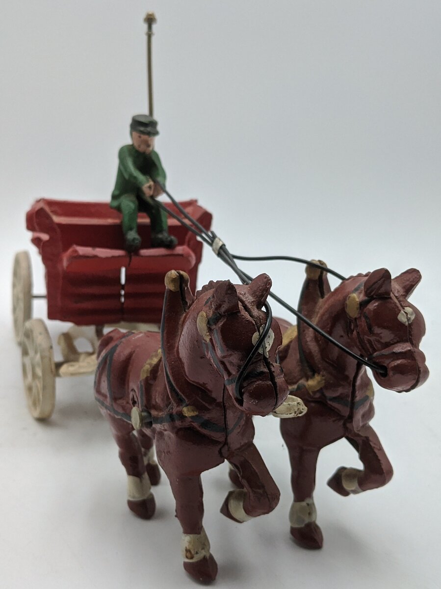 Coca-Cola CC0102 Vintage Cast Iron Coca-Cola Horse Drawn Delivery Wagon VG
