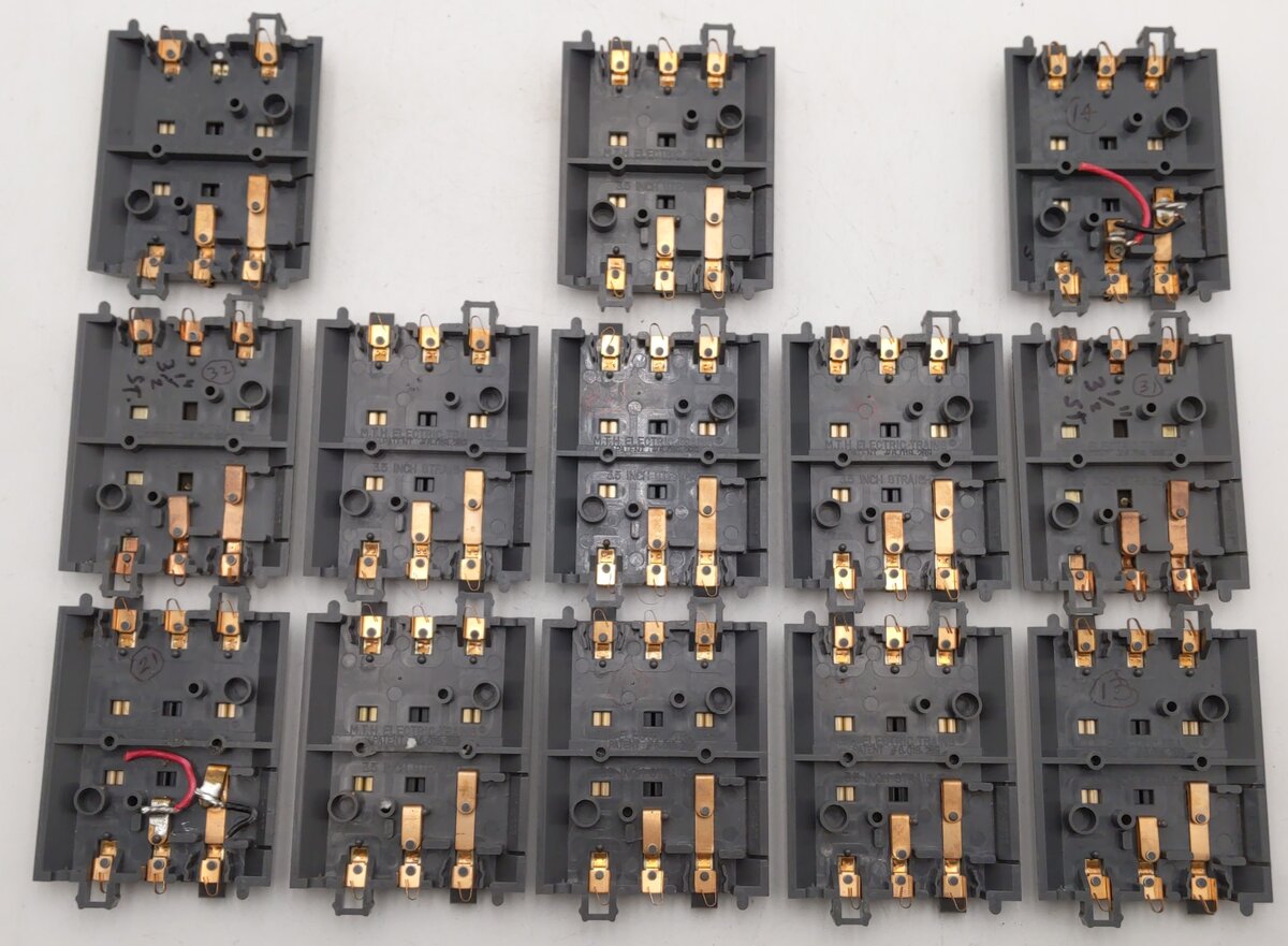 MTH 40-1018 RealTrax 3.5 Inch Hollow Rail Straight Track (13) EX