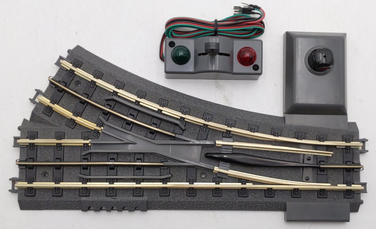 MTH 40-1043 O42 RealTrax Nickel Silver Right Hand Remote Switch Turnout EX/Box