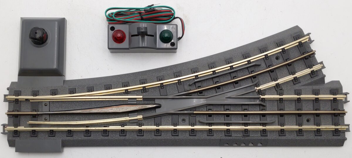 MTH 40-1021 O72 RealTrax Nickel Silver Left Hand Remote Switch Turnout EX/Box