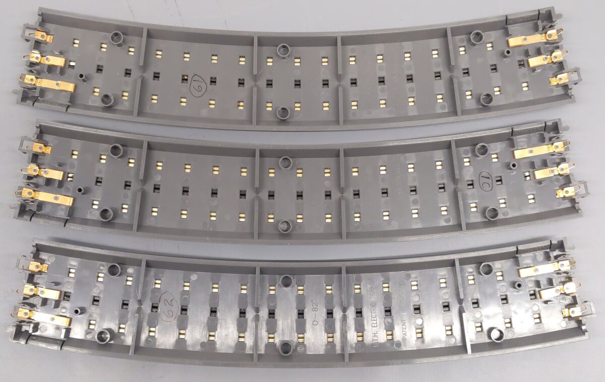 MTH 40-1082 RealTrax O82 Hollow Curved Track Sections (6) EX