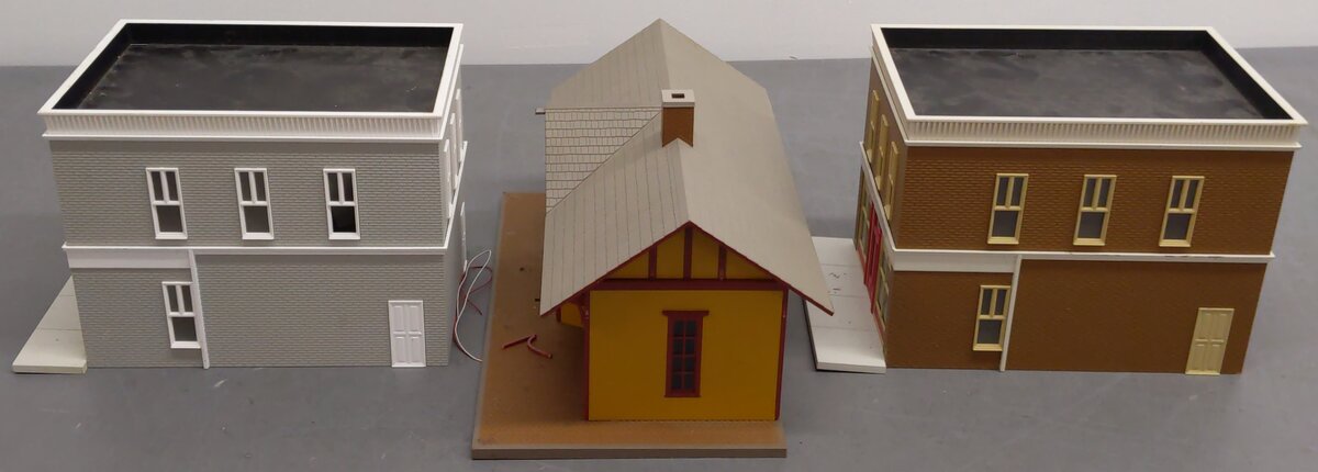 Lionel O Gauge Assorted Layout Buildings [3] EX