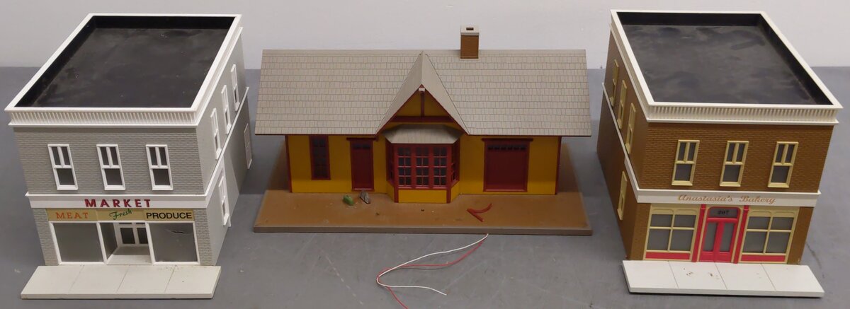 Lionel O Gauge Assorted Layout Buildings [3] EX