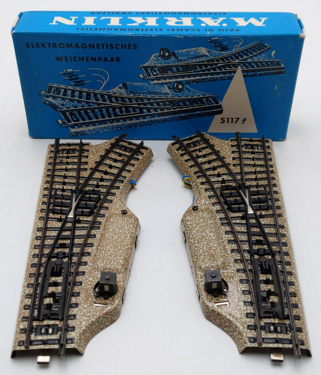 Marklin 5117 HO Scale Left and Right Track Turnouts (One Pair) EX/Box