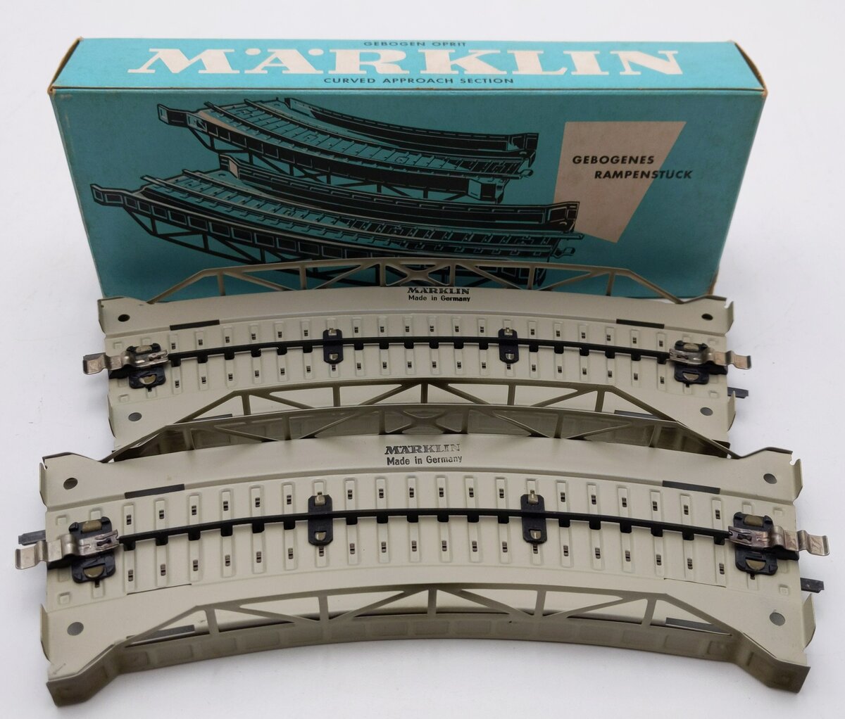 Marklin 7167 HO Scale Curved Approach Section 2-Pk VG/Box