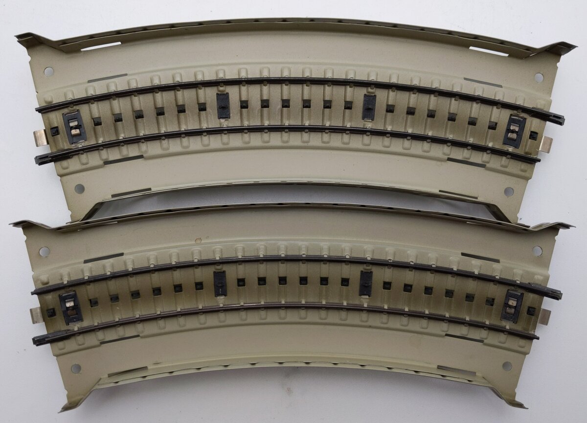 Marklin 7167 HO Scale Curved Approach Section 2-Pk VG/Box