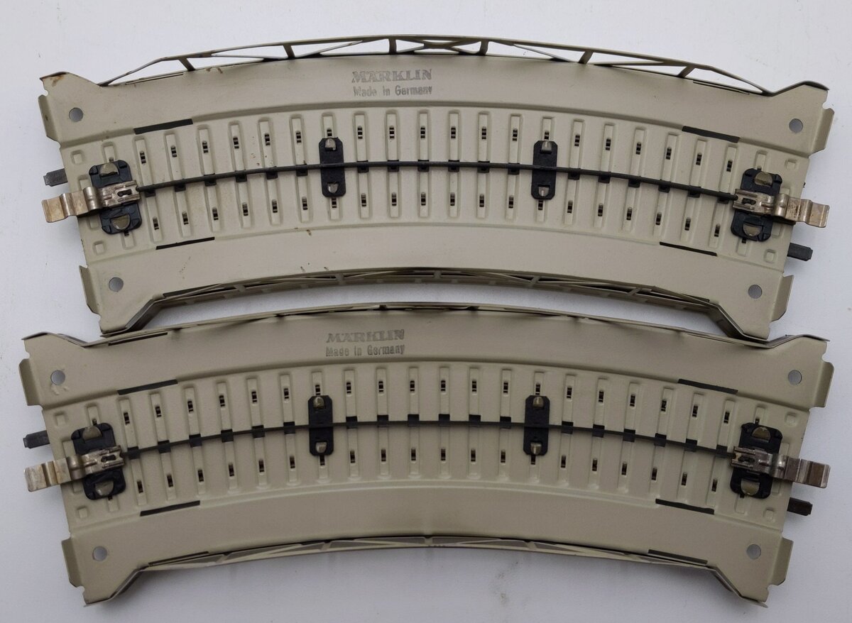 Marklin 7167 HO Scale Curved Approach Section 2-Pk VG/Box