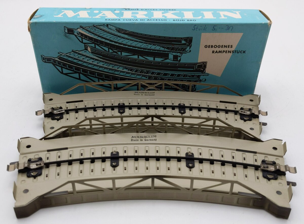 Marklin 7167 HO Scale Curved Approach Section 2-Pk VG/Box