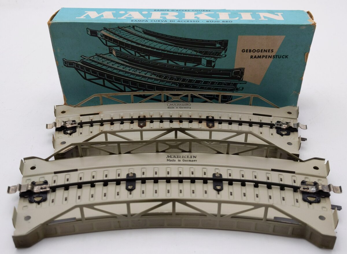 Marklin 7167 HO Scale Curved Approach Section 2-Pk VG/Box