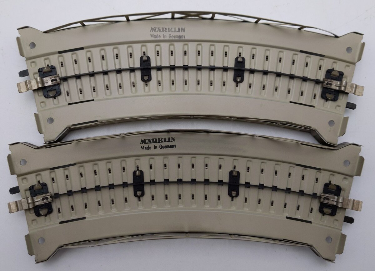 Marklin 7167 HO Scale Curved Approach Section 2-Pk VG/Box