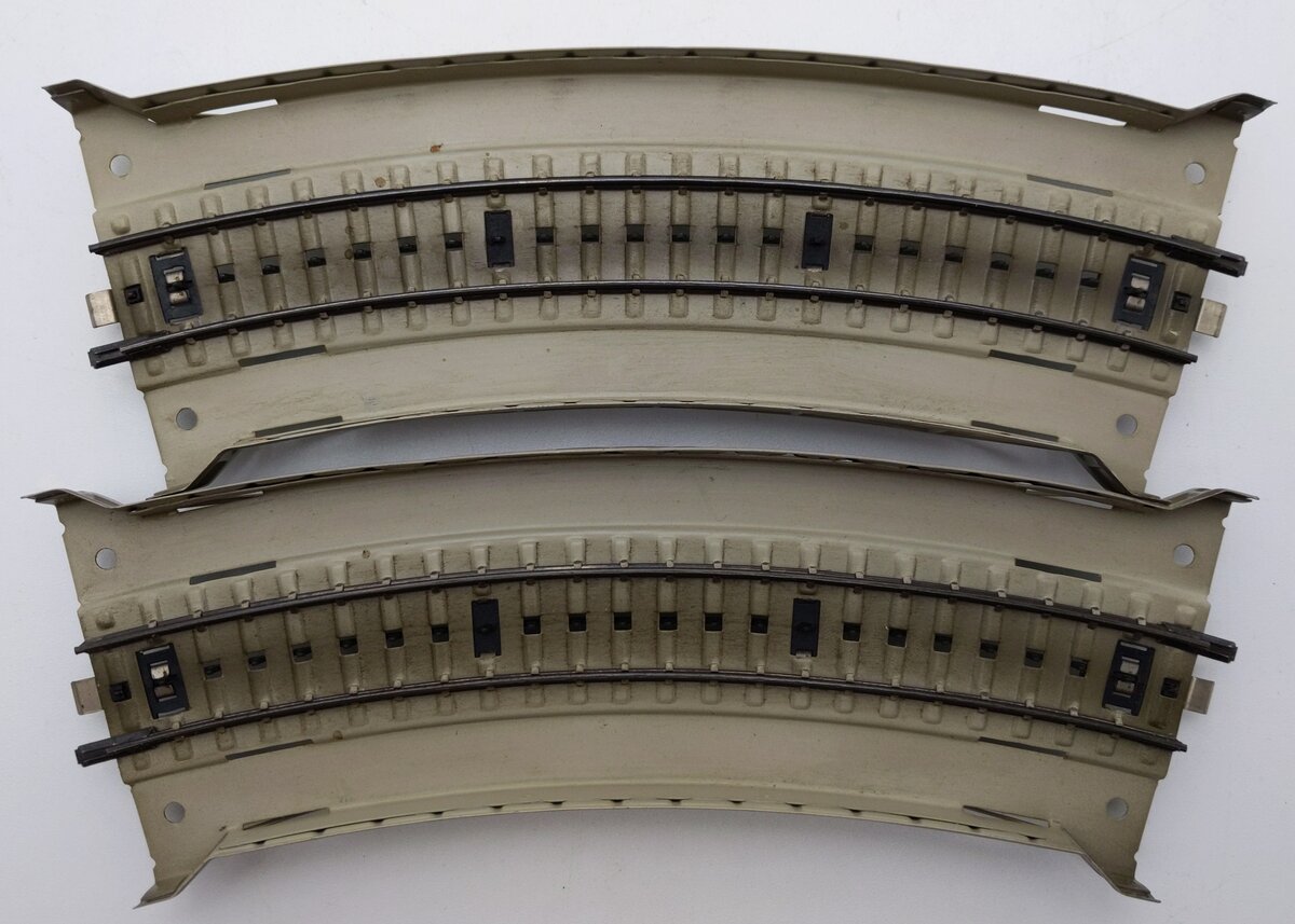 Marklin 7167 HO Scale Curved Approach Section 2-Pk VG/Box
