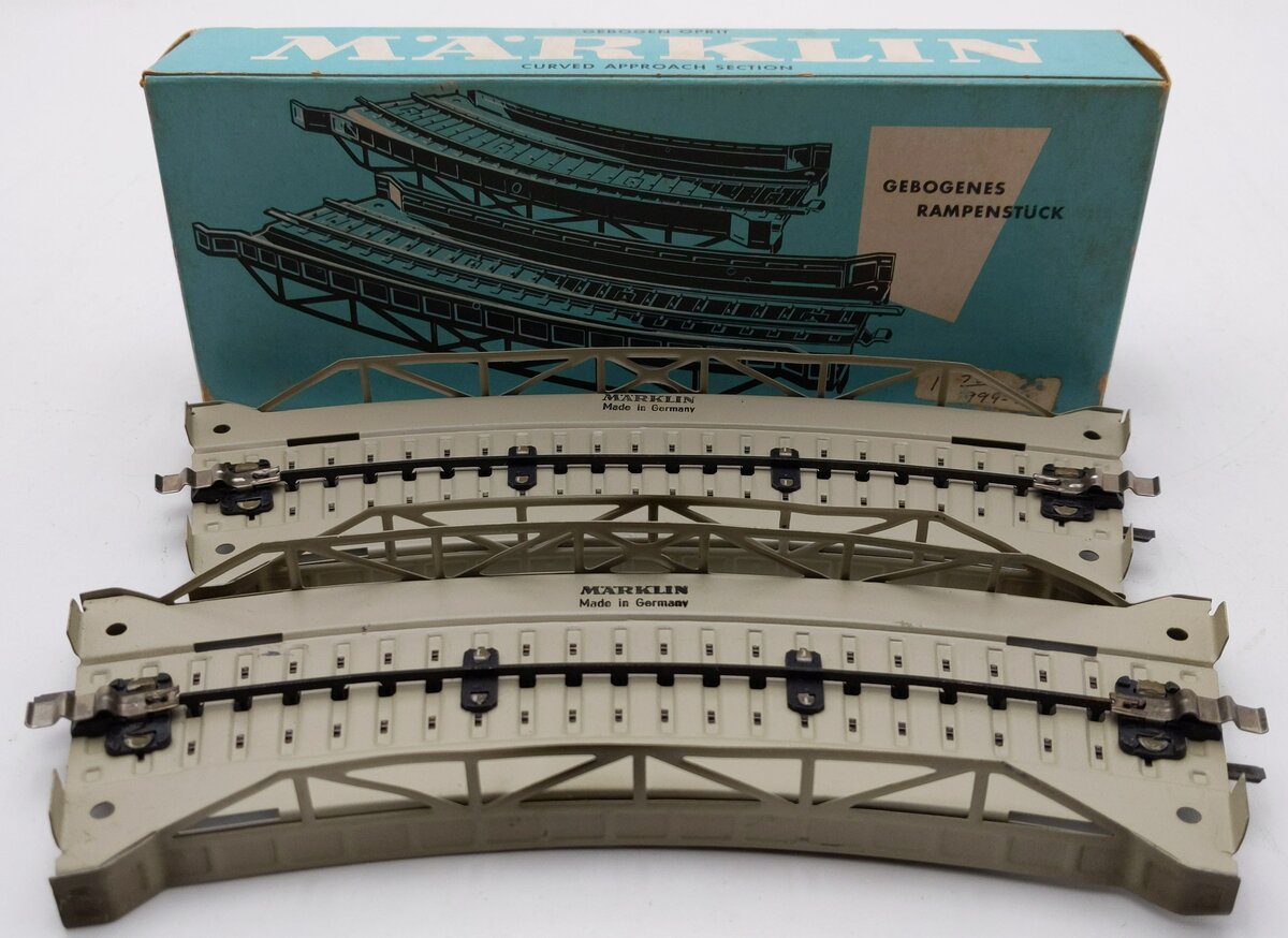 Marklin 7167 HO Scale Curved Approach Section 2-Pk VG/Box