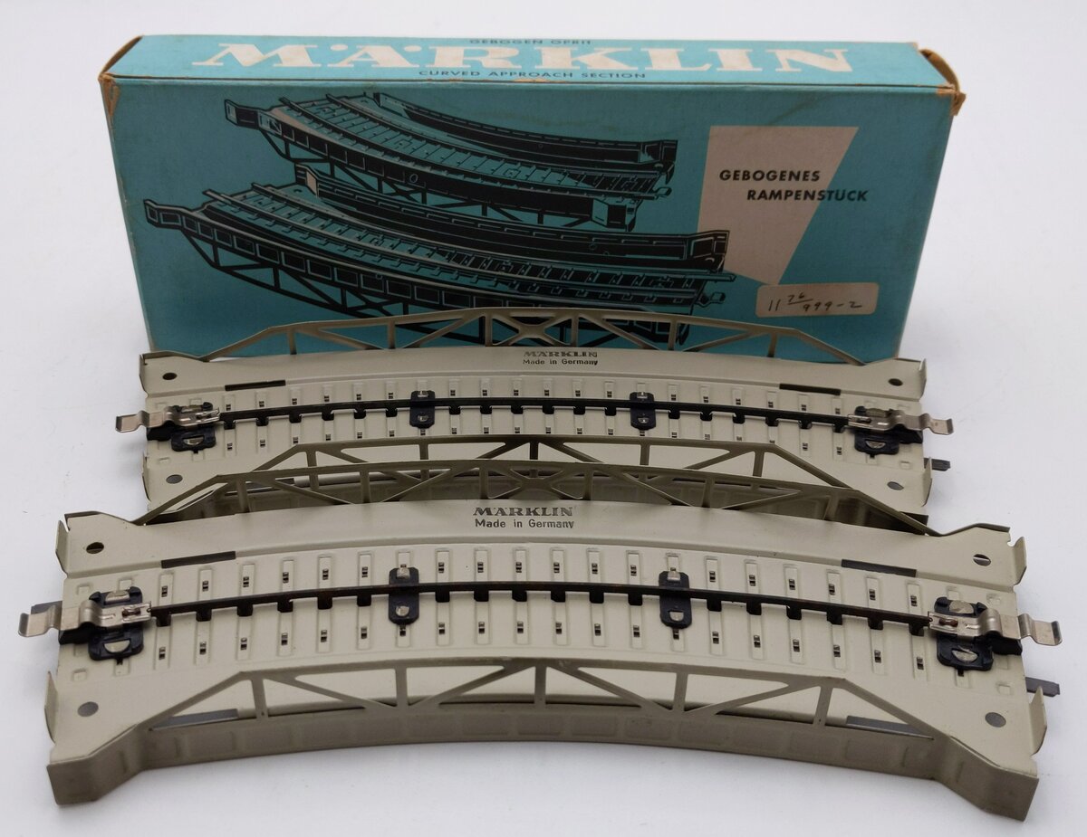 Marklin 7167 HO Scale Curved Approach Section 2-Pk VG/Box