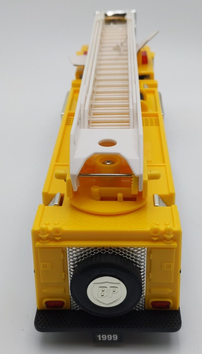 BP 1:35 Scale 1999 Aerial Tower Fire Truck EX/Box
