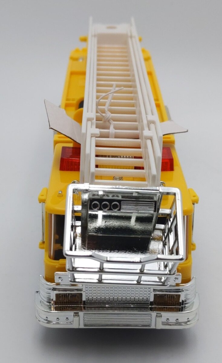 BP 1:35 Scale 1999 Aerial Tower Fire Truck EX/Box