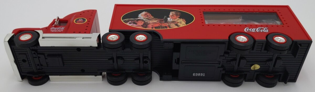 Coca-Cola 1:32 1999 Holiday Classic Carrier w/'53 Classic Corvette EX/Box