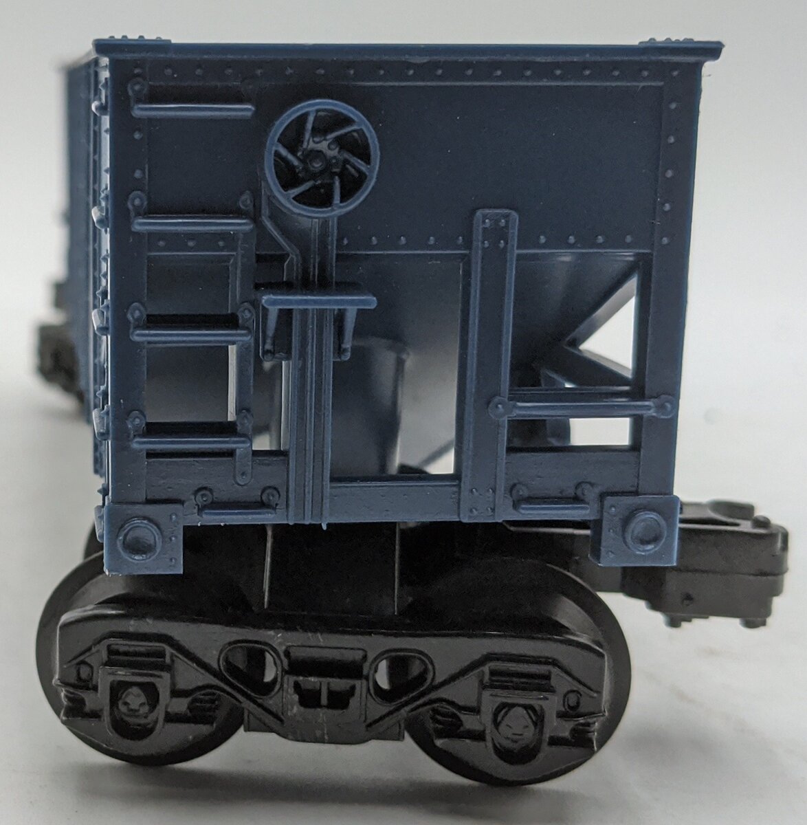 Lionel 6-9038 O Gauge Chessie Short 2-Bay Hopper Car #9038 VG/Box