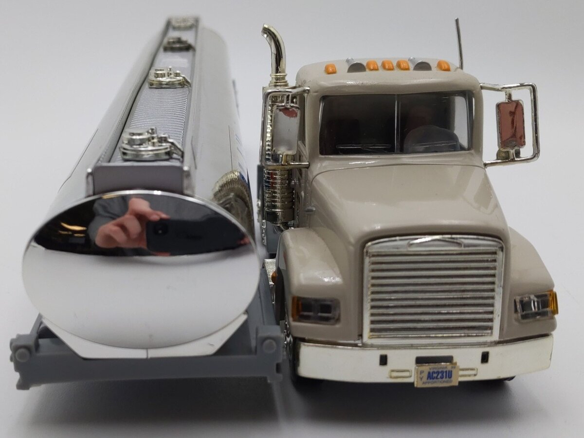 Boise 1999 1:43 Scale Mobil Oil Toy Tanker Truck Limited Edition EX/Box