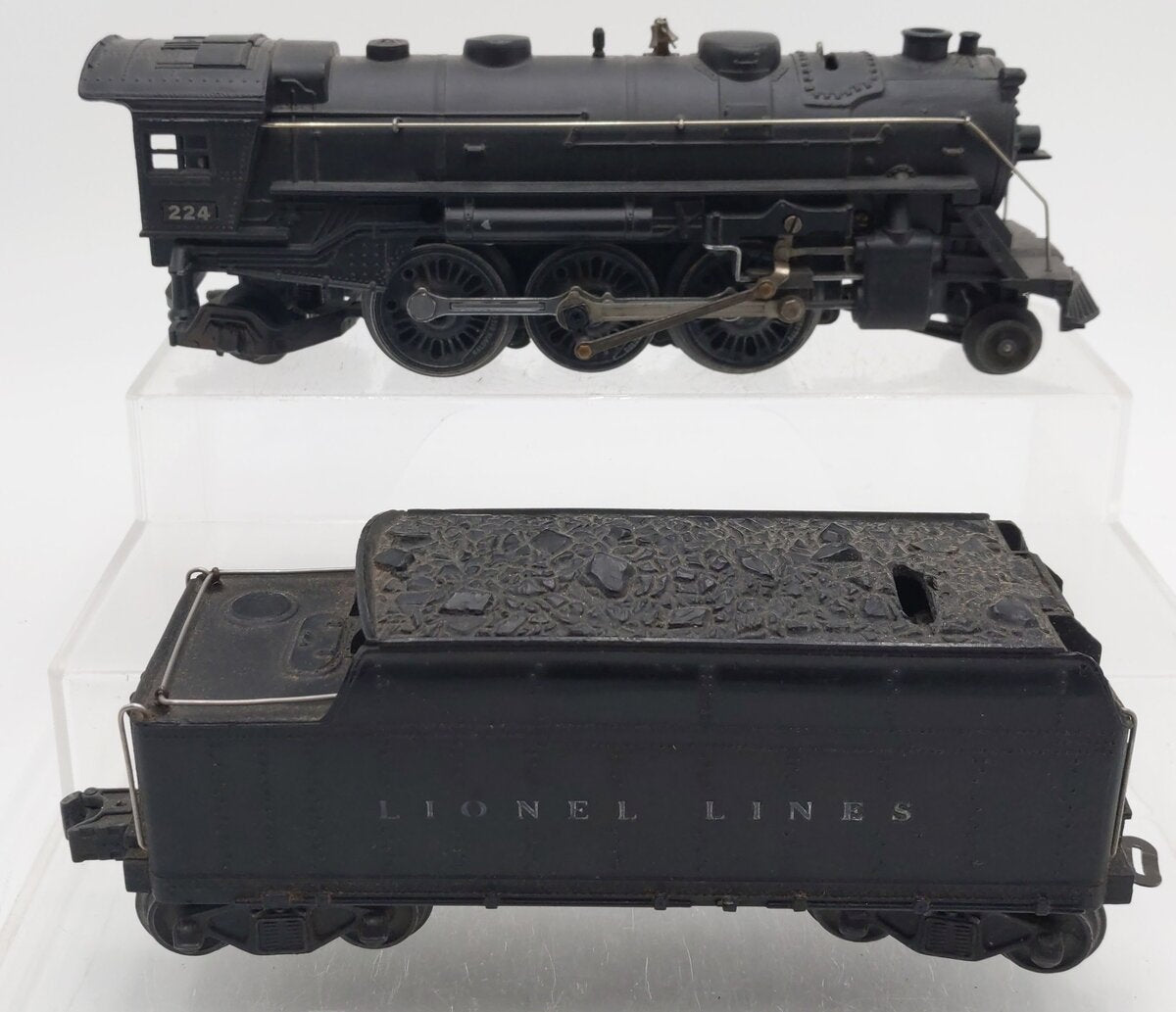 Lionel 224 Vintage O 2-6-2 Diecast Steam Locomotive with 2466WX Tender VG