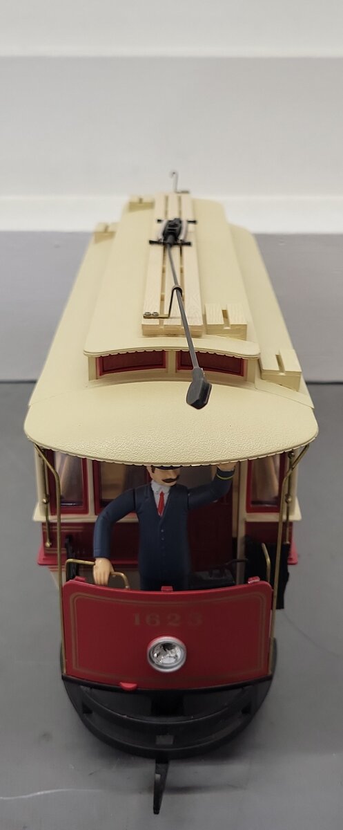 Bachmann 93939 G Scale Closed Street Car United Traction - w/ Metal Wheels #1623 EX/Box