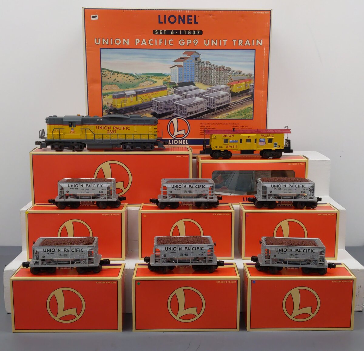 Lionel 6-11837 O Gauge Union Pacific GP9 Diesel Train Set (Set of 8) EX/Box