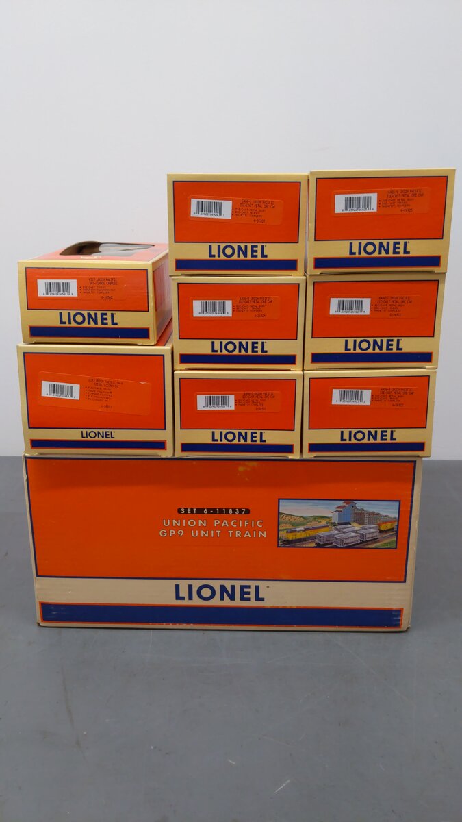 Lionel 6-11837 O Gauge Union Pacific GP9 Diesel Train Set (Set of 8) EX/Box