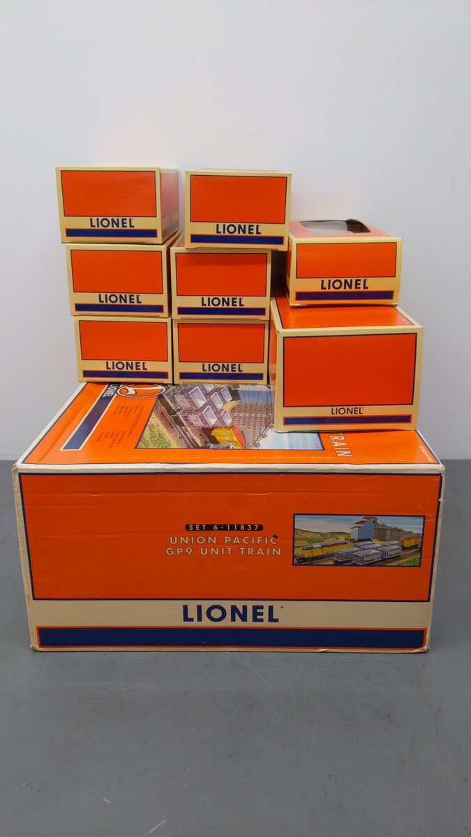 Lionel 6-11837 O Gauge Union Pacific GP9 Diesel Train Set (Set of 8) EX/Box