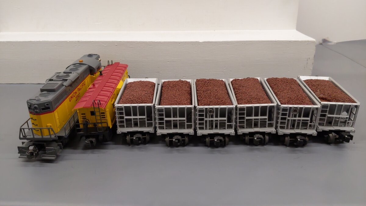 Lionel 6-11837 O Gauge Union Pacific GP9 Diesel Train Set (Set of 8) EX/Box