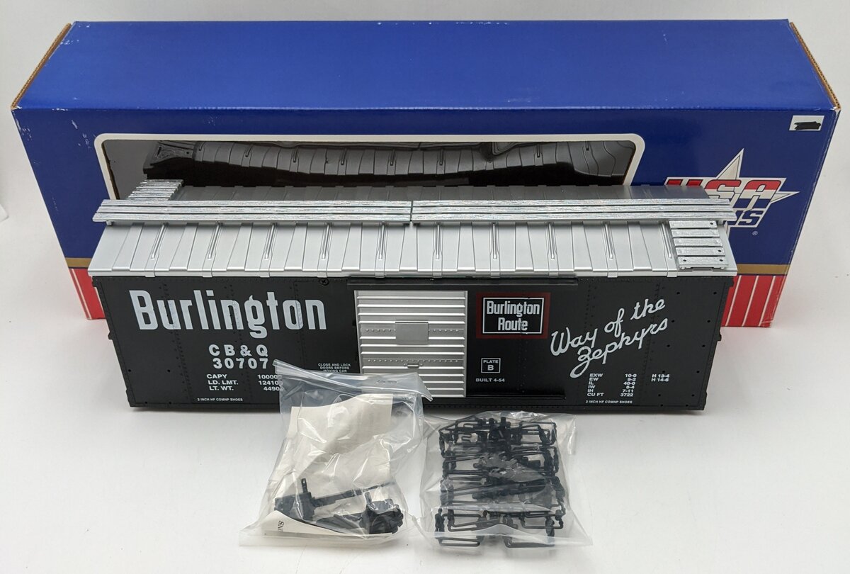 USA Trains R19043B G Burlington Simulated Steel Box Car (Black/Silver) #30707 EX/Box