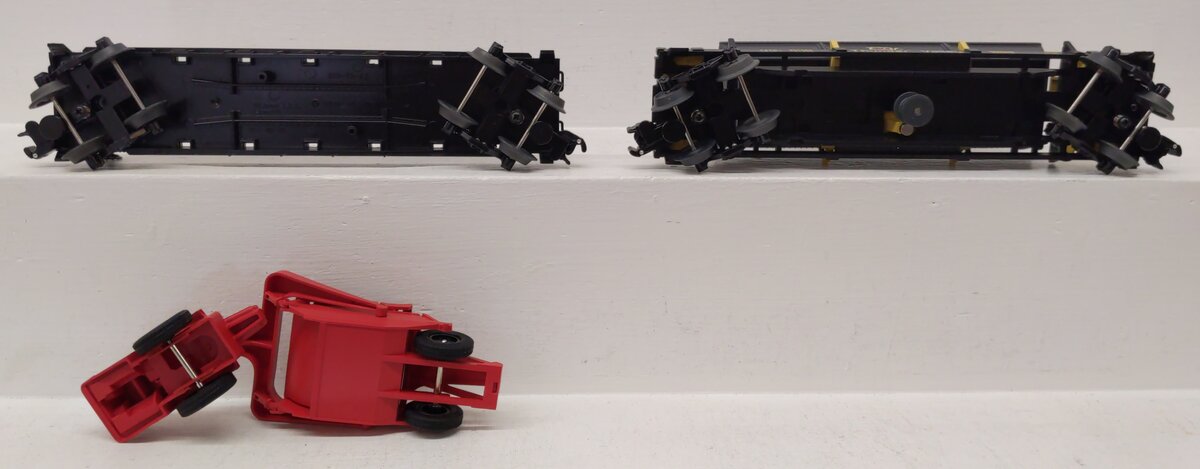 Lionel 6-30136 O Thunder Valley Flat with Scraper and Ore Dump Car (Set of 2) LN/Box