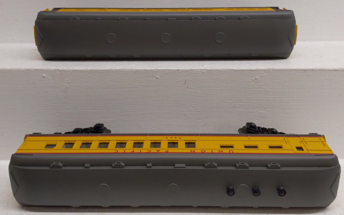 Lionel 6-25169 O Gauge Union Pacific 2-Car Baby Madison Passenger Cars LN/Box