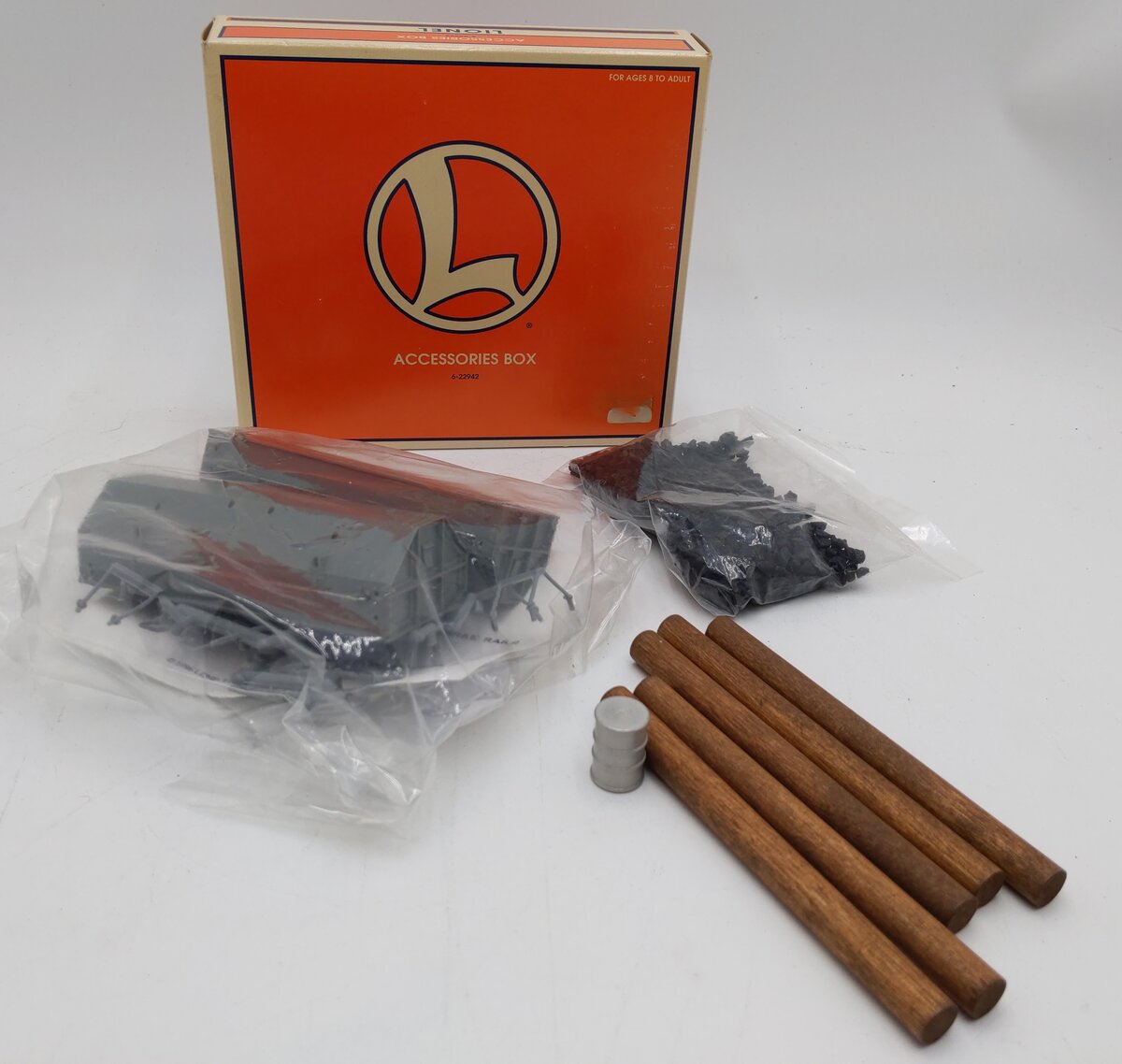 Lionel 6-22942 O Scale Barrels, Logs, Bumpers Accessories Pack LN/Box