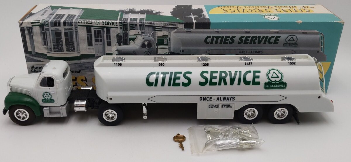 JMT 1960 Mack B Model Cities Service Tanker Truck Semi 1:43 Scale EX/Box
